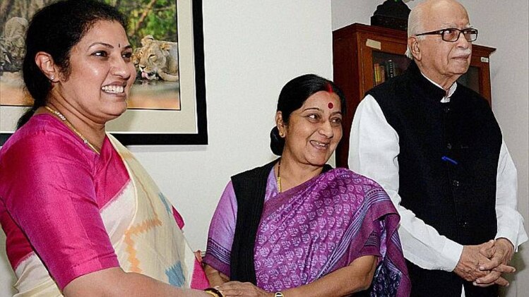 एल के आडवाणी और सुषमा स्वराज के साथ दग्गुबती पुरंदेश्वरी