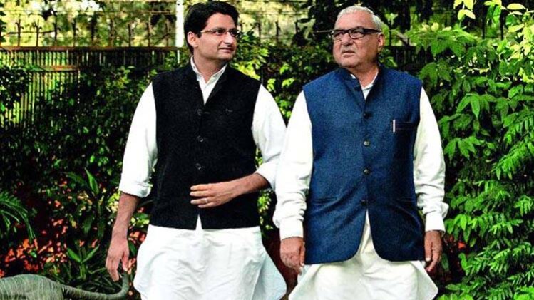 अपने पिता के साथ दीपेंद्र सिंह हुड्डा ( फोटो: फाइल)