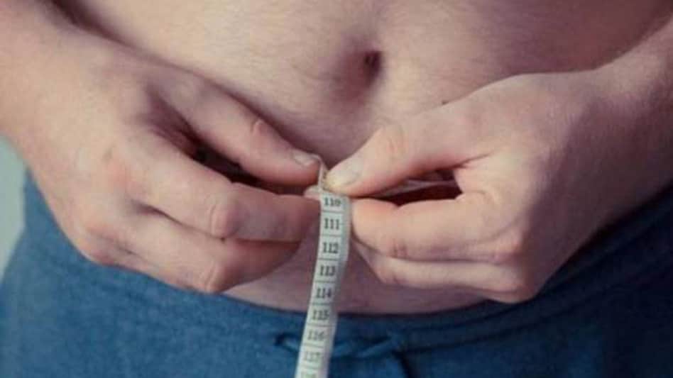 वजन बढ़ने से हो कमजोरी हो तो हो जाएं सावधान - weight gain and weakness can be a sign of desease tpral - AajTak