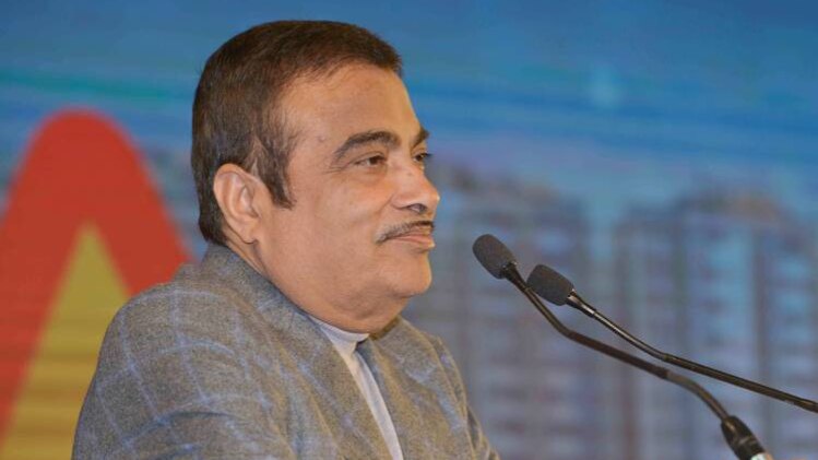 समिट को संबोध‍ित करते केंद्रीय मंत्री नितिन गडकरी (फोटो: शेखर घोष)