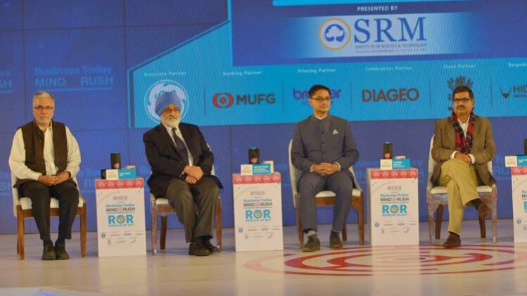 चर्चा में शामिल अर्थशास्त्री मोंटेक सिंह अहलूवालिया (फोटो: शेखर घोष)