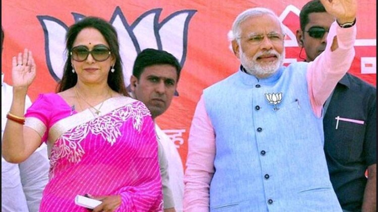प्रधानमंत्री नरेंद्र मोदी के साथ हेमा मालिनी