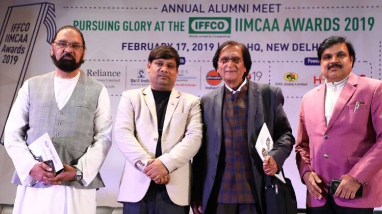 कार्यक्रम में मशहूर कवि और शायर