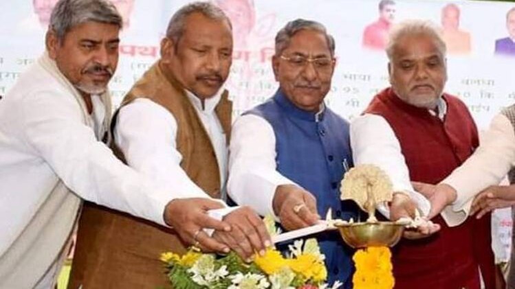 खाकी बंडी में कौशलेंद्र कुमार (फेसबुक फोटो)