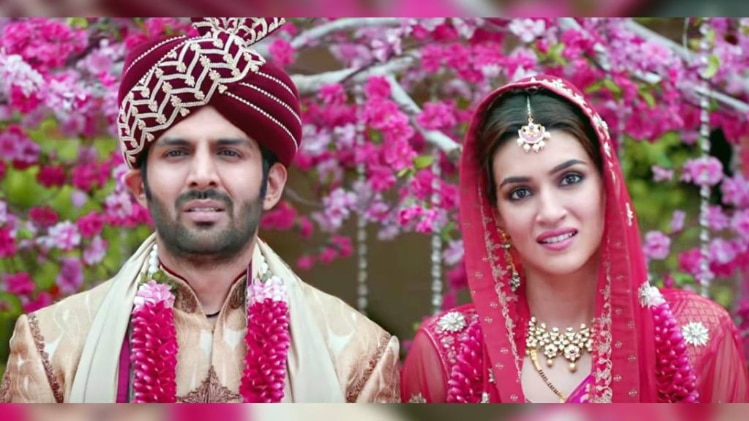 कार्तिक आर्यन, कृत‍ि सेनन  PHOTOS- Twitter