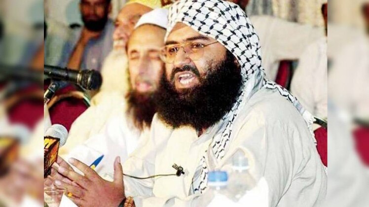 इंटरपोल आतंकी मसूद अजहर के खिलाफ 2 बार रेड कॉर्नर नोटिस जारी कर चुकी है (फाइल फोटो)