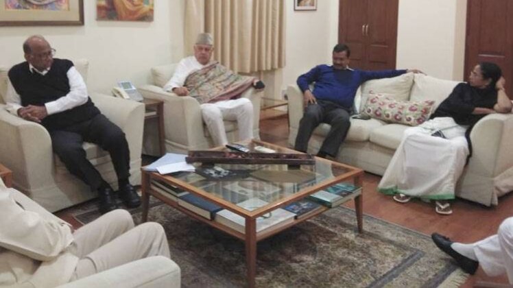 शरद पवार के घर विपक्ष की बैठक.