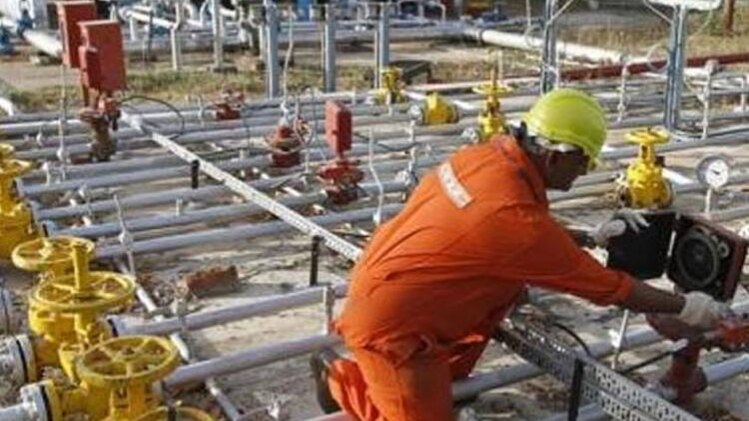 शेल गैस एवं तेल भंडारों के दोहन का काम तेज होगा (फोटो: रायटर्स)