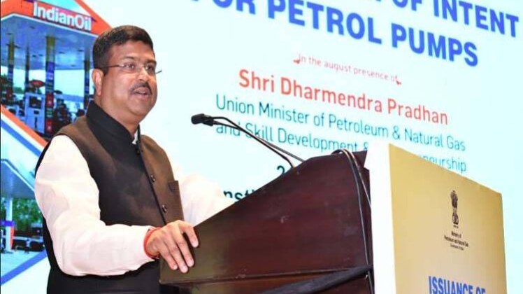 पेट्रोलियम मंत्री धर्मेन्द्र प्रधान (Photo: Twitter)