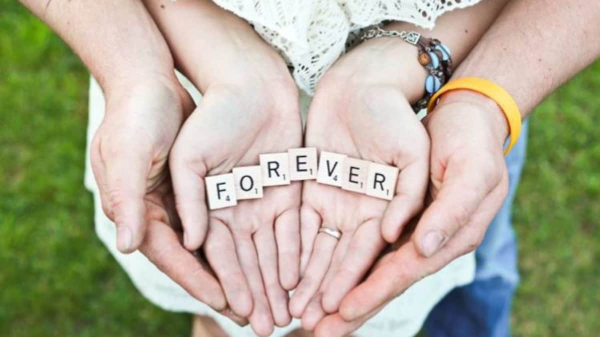 Promise Day: पार्टनर से करें जीवन भर साथ निभाने के ये 6 खूबसूरत वादें - promise day 2019 best promises to gift your partner tpral - AajTak