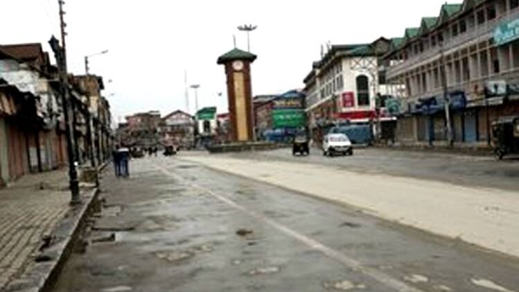 नगालैंड में बंद से सुनसान सड़कें (Photo:IANS)