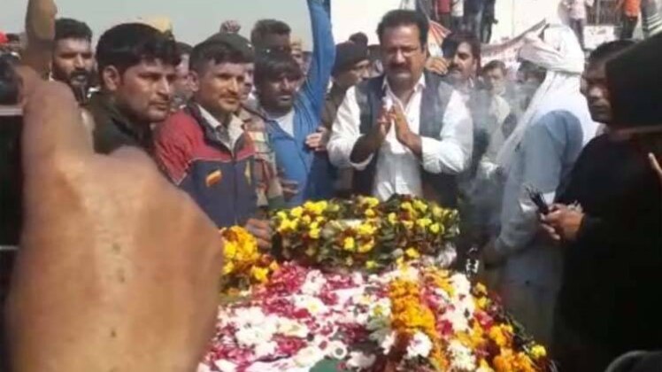 शहीद को दी गई आखिरी विदाई