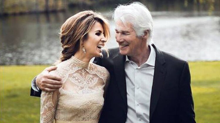 पत्नी संग र‍िचर्ड गेरे (PHOTO: इंस्टाग्राम)