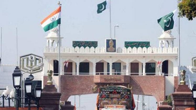 भारत ने पाकिस्तान पर बड़ी कार्रवाई करते हुए 200% कस्टम ड्यूटी बढ़ा दी है. 