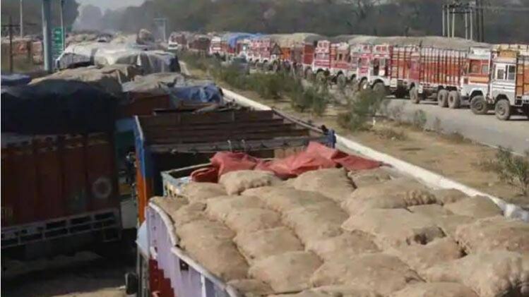 पुलवामा हमले के बाद भारत-पाक व्यापार पर असर (Photo: PTI)  