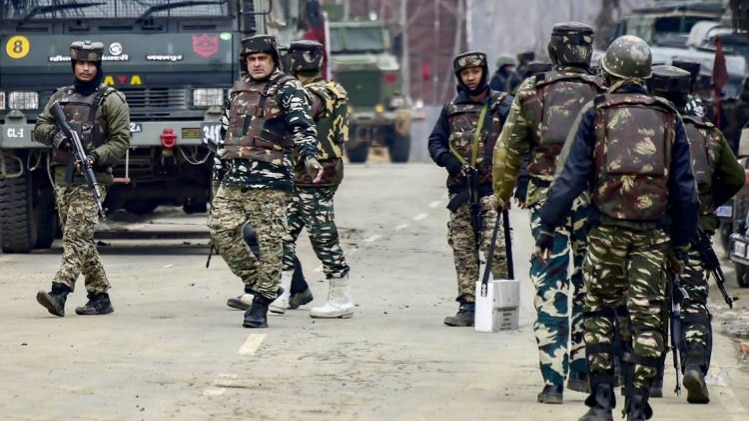 घाटी में तैनात सुरक्षाबल (फाइल फोटो- PTI)