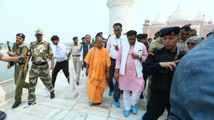 ताजमहल दौरे पर योगी आदित्यनाथ
