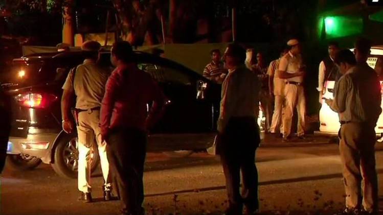 पाकिस्तानी उच्चायोग के बाहर पुलिस