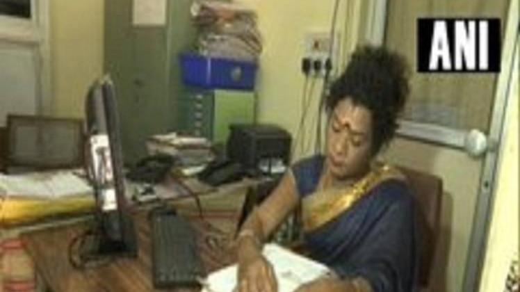 सरकारी नौकरी पाने वाली राज्य की पहली ट्रांसजेंडर बनीं संजना सिंह (फोटो-ANI)