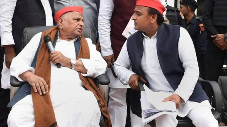 मुलायम सिंह यादव और अखिलेश यादव