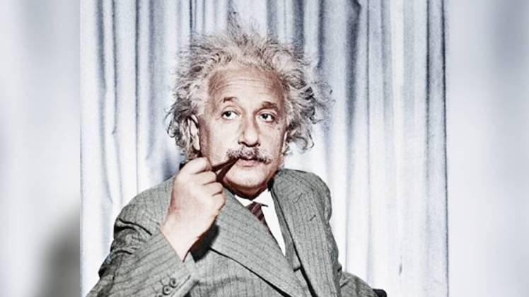 अल्बर्ट आइंस्टीन