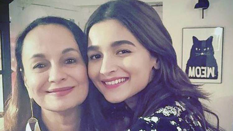 सोनी राजदान-आलिया भट्ट (इंस्टाग्राम)