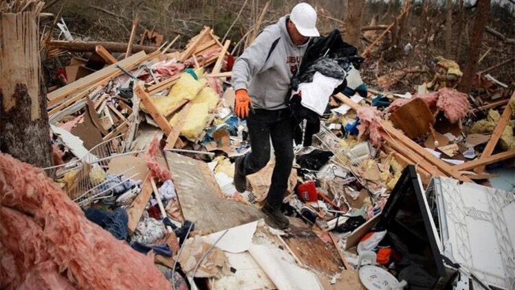 अलबामा राज्य के ली काउंटी में बवंडर से नुकसान  (फोटो- रॉयटर्स)