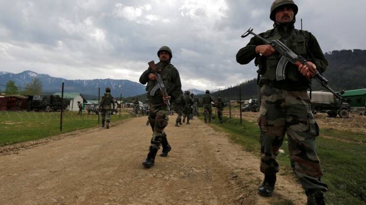 घाटी में सुरक्षाबल (फाइल फोटो)
