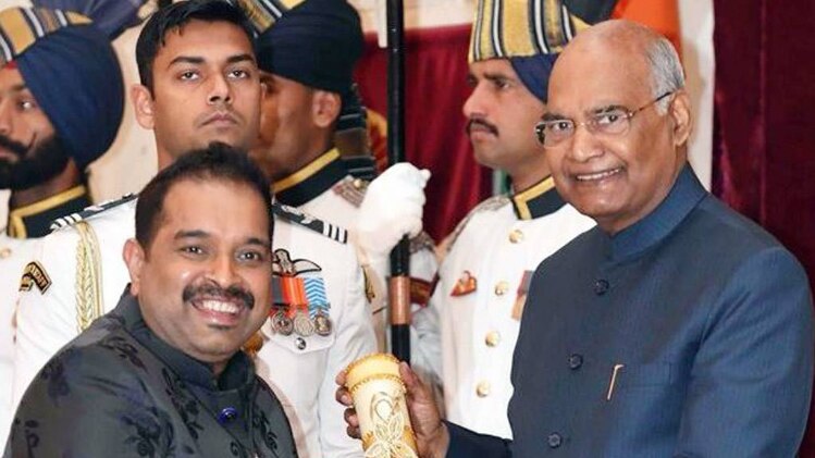 राष्ट्रपति राम नाथ कोविंद संग शंकर महादेवन PHOTOS- Twitter