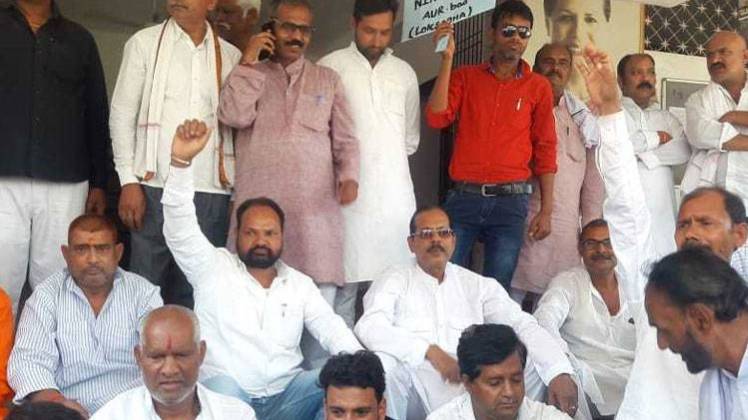 निखिल कुमार के समर्थकों ने पार्टी पर टिकट बेचने का आऱोप लगाया