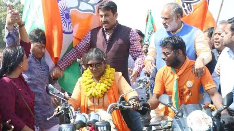 राजलक्ष्मी मांदा और मनोज तिवारी समेत अन्य