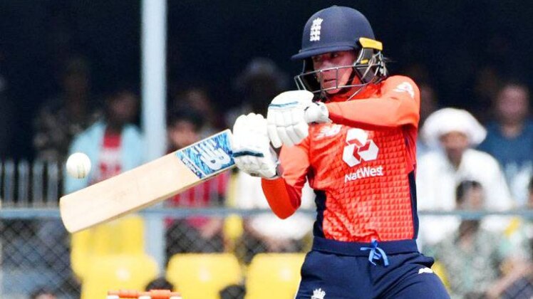 Fifty for Danni Wyatt