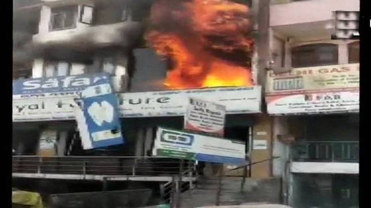 दिल्ली के शाहीन बाग इलाके में आग