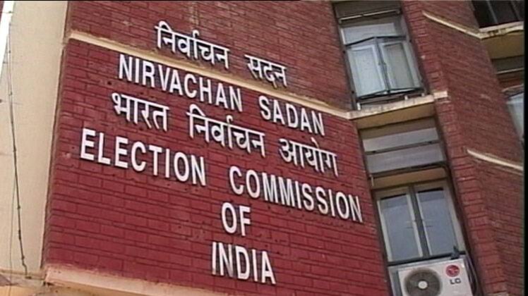लोकसभा चुनाव को आयोग 9-10 चरण में करा सकता है (फाइल फोटो)