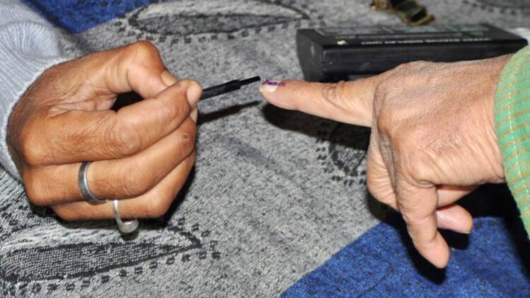 वोटिंग (फाइल फोटो- AP)