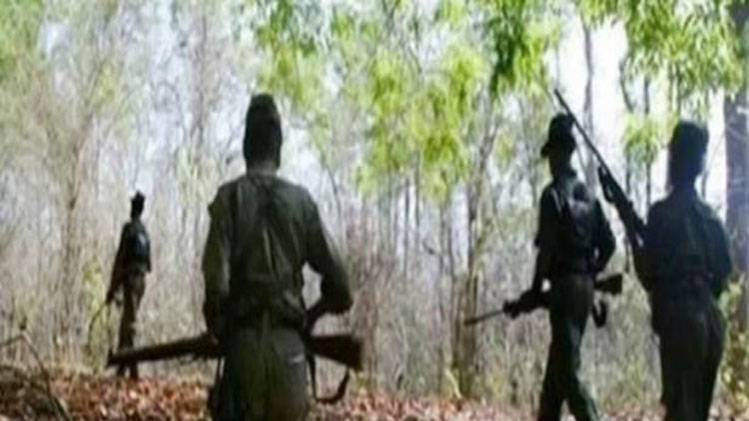 सीआरपीएफ हमले के दौरान सेना के जवान (फाइल फोटो)