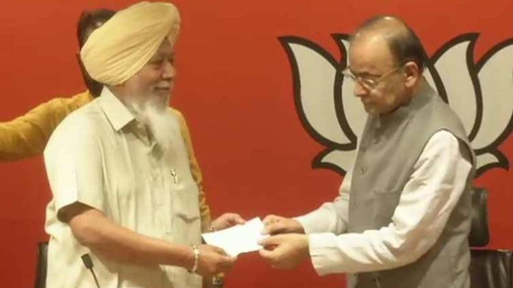 AAP सांसद हरिंदर सिंह बीजेपी में शामिल (फाइल-ANI)