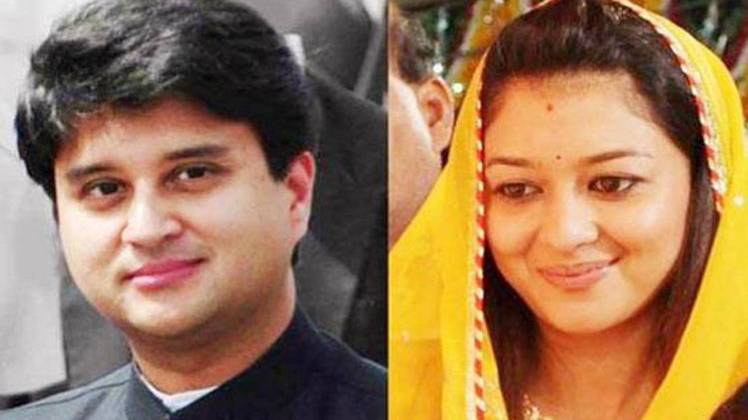 ज्योतिरादित्य सिंधिया और उनकी पत्नी (फाइल फोटो)