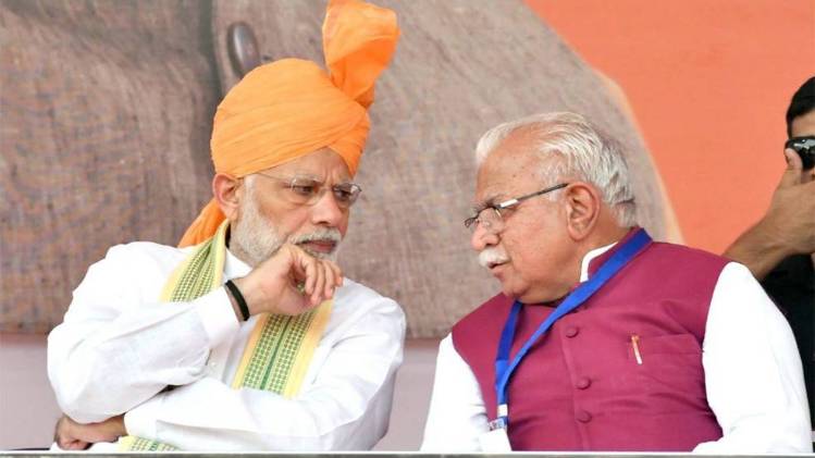 पीएम मोदी के साथ मनोहर लाल खट्टर (तस्वीर- फेसबुक पेज)