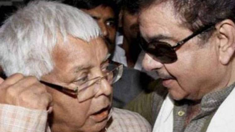 लालू यादव और शत्रुघ्न सिन्हा की फाइल फोटो (PTI)