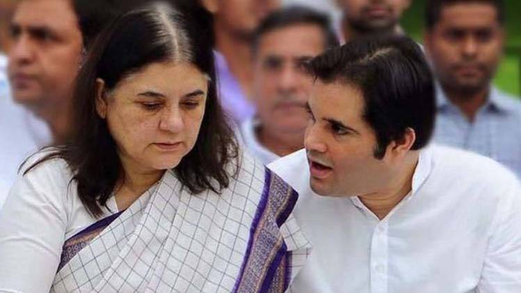 मेनका और वरुण गांधी (फोटो- फेसबुक पेज)