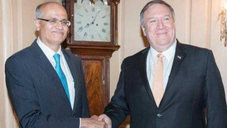 अमेरिकी विदेश मंत्री माइक पोम्पियो और भारतीय विदेश सचिव विजय गोखले