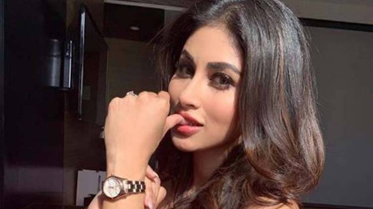 एक्ट्रेस मौनी रॉय फोटो इंस्टाग्राम