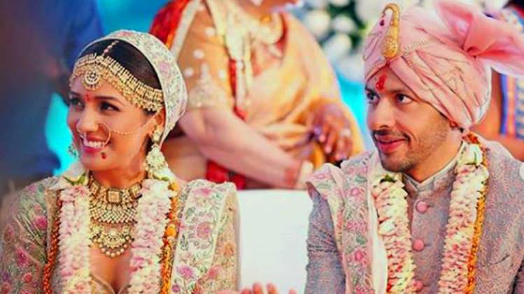 नीति मोहन और निहार पांड्या  PHOTO: इंस्टाग्राम