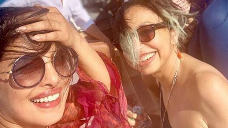 प्रियंका चोपड़ा संग सोनाली बोस 