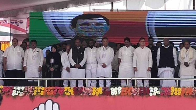 रैली में राहुल गांधी मौन रखे हुए (फोटो-ANI)