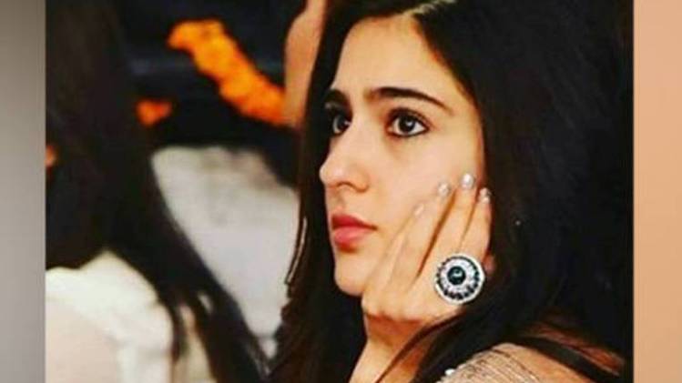 सारा अली खान के शाहरुख खान को अंकल कहने पर मचा बवाल