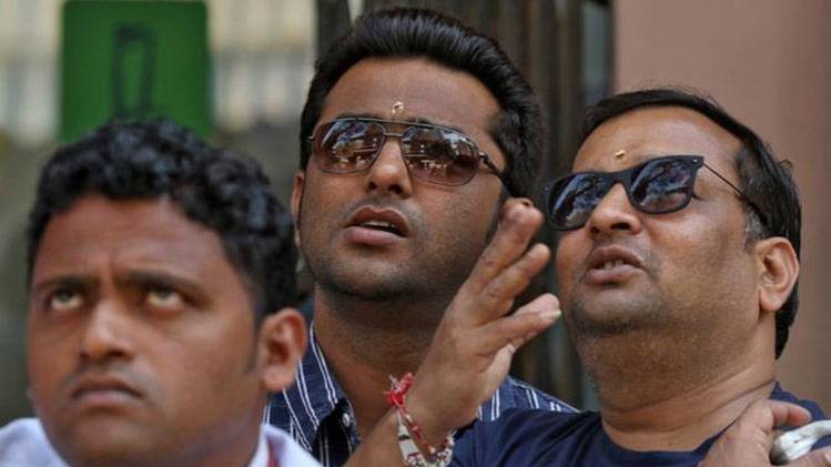 फिच के झटके से शेयर बाजार में भगदड़