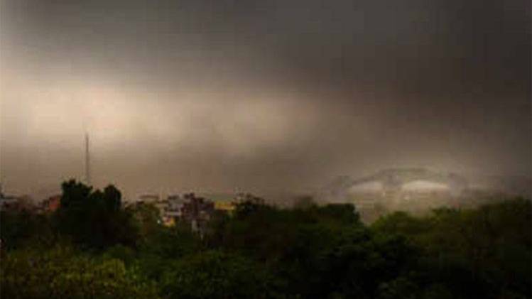 दिल्ली एनसीआर में चली धूल भरी आंधी (फाइल फोटो)