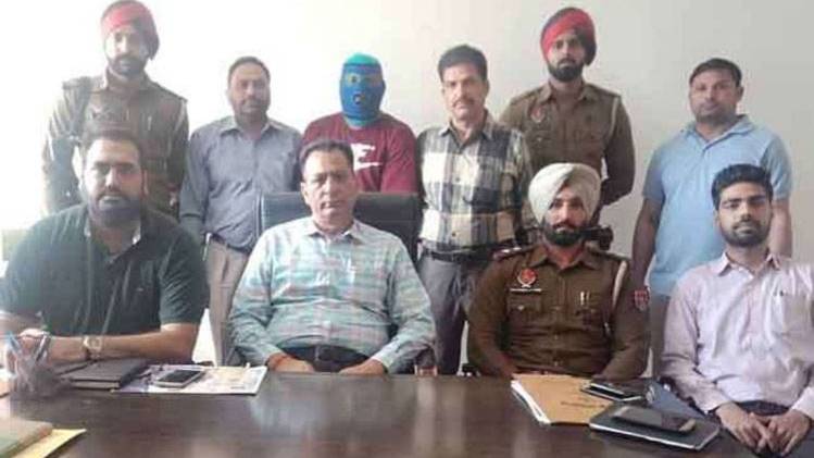 आतंकी गिरफ्तार (फोटो-आजतक)